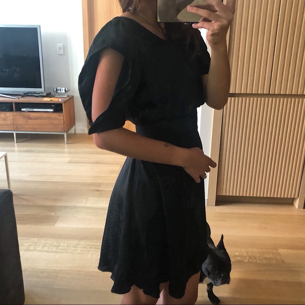 After Pant’s Snake Pattern Black Silky Ruffle Flowy Dress - Picture 2 of 8